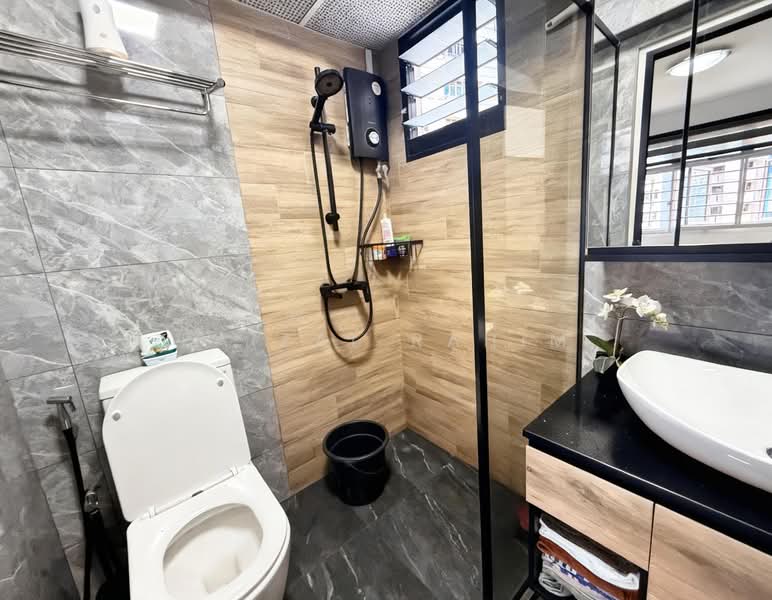 180B Rivervale Crescent, 180B Rivervale Crescent, 2 Bedrooms, 721 sqft, HDB Flat For Sale, by Faizal Rahim, 500131455 - Bathroom - PropertyGuru.com.sg