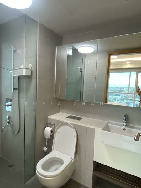 Eight Riversuites, 2 Whampoa East, 3 Bedrooms, 980 sqft, Condominium For Rent, by Sofia Zhang, 500131476 - Bathroom - PropertyGuru.com.sg