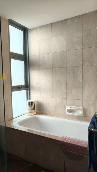 The Madeira, 52 Bukit Batok Street 31, Room Rental, 150 sqft, Condominium For Rent, by Eddie Tan, 500131479 - Bathroom - PropertyGuru.com.sg