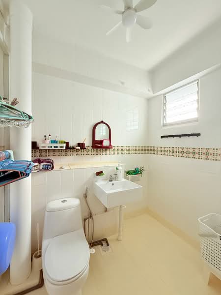 352 Choa Chu Kang Central, 352 Choa Chu Kang Central, 3 Bedrooms, 1,119 sqft, HDB Flat For Sale, by Jose Loh Zhenhao, 500131488 - Bathroom - PropertyGuru.com.sg