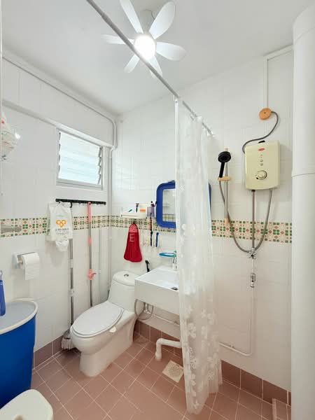 352 Choa Chu Kang Central, 352 Choa Chu Kang Central, 3 Bedrooms, 1,119 sqft, HDB Flat For Sale, by Jose Loh Zhenhao, 500131488 - Bathroom - PropertyGuru.com.sg