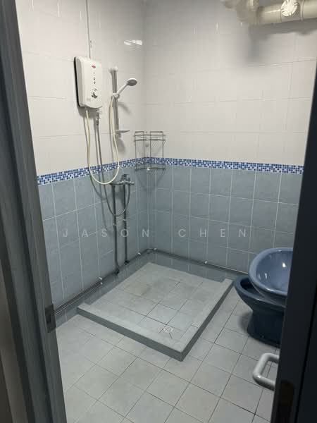 428 Tampines Street 41, 428 Tampines Street 41, 4 Bedrooms, 1,593 sqft, HDB Flat For Rent, by Jason Chen, 500131490 - Bathroom - PropertyGuru.com.sg