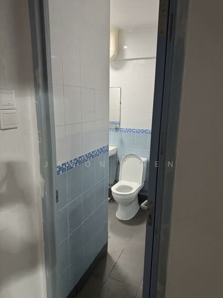 428 Tampines Street 41, 428 Tampines Street 41, 4 Bedrooms, 1,593 sqft, HDB Flat For Rent, by Jason Chen, 500131490 - Bathroom - PropertyGuru.com.sg