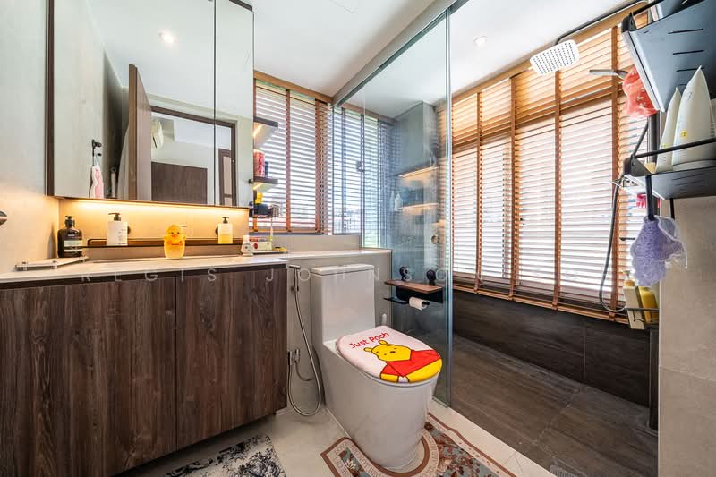 Starlight Suites, 11 River Valley Close, 2 Bedrooms, 1,163 sqft, Condominium For Sale, by Regis Johnson Soh, 500131497 - Bathroom - PropertyGuru.com.sg