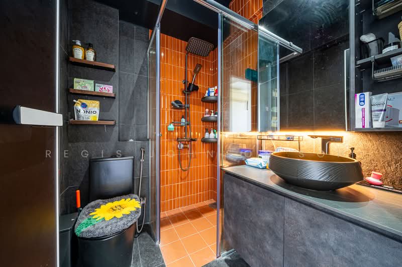 Starlight Suites, 11 River Valley Close, 2 Bedrooms, 1,163 sqft, Condominium For Sale, by Regis Johnson Soh, 500131497 - Bathroom - PropertyGuru.com.sg