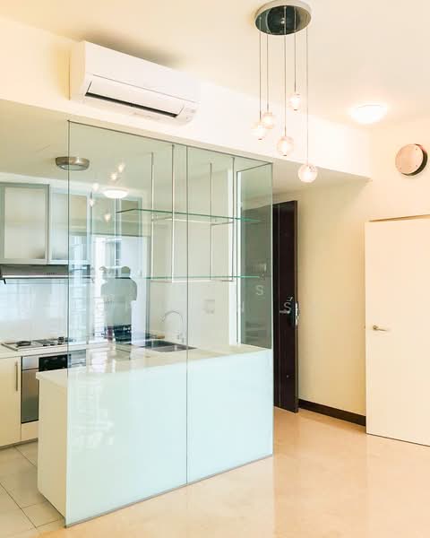 Watermark Robertson Quay, 1 Rodyk Street, 2 Bedrooms, 915 sqft, Apartment For Sale, by Regis Johnson Soh, 500131509 - Kitchen - PropertyGuru.com.sg