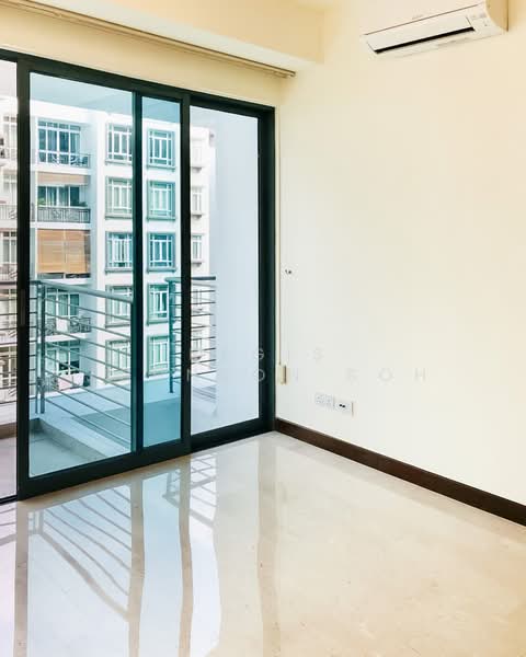 Watermark Robertson Quay, 1 Rodyk Street, 2 Bedrooms, 915 sqft, Apartment For Sale, by Regis Johnson Soh, 500131509 - Balcony - PropertyGuru.com.sg