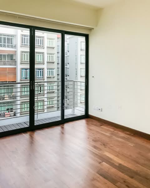 Watermark Robertson Quay, 1 Rodyk Street, 2 Bedrooms, 915 sqft, Apartment For Sale, by Regis Johnson Soh, 500131509 - Balcony - PropertyGuru.com.sg