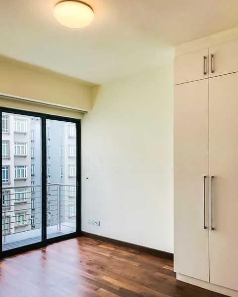Watermark Robertson Quay, 1 Rodyk Street, 2 Bedrooms, 915 sqft, Apartment For Sale, by Regis Johnson Soh, 500131509 - Balcony - PropertyGuru.com.sg