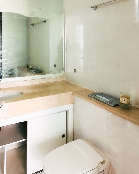 Watermark Robertson Quay, 1 Rodyk Street, 2 Bedrooms, 915 sqft, Apartment For Sale, by Regis Johnson Soh, 500131509 - Bathroom - PropertyGuru.com.sg