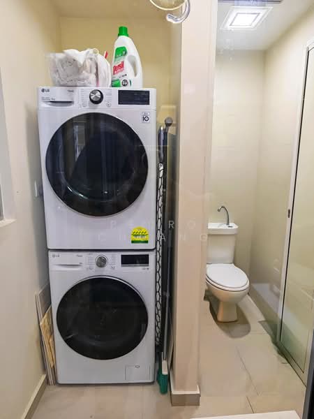 FLO Residence, Punggol Field Walk, Room Rental, 100 sqft, Condominium For Rent, by Pedro Chuang, 500131510 - Bathroom - PropertyGuru.com.sg