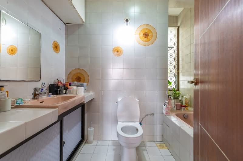 Jalan Selanting / Jalan Tekukor, , 6 Bedrooms, 3,200 sqft, Semi-Detached House For Sale, by Agatha Neo, 500131513 - Bathroom - PropertyGuru.com.sg