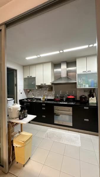 The Linear, 880 Upper Bukit Timah Road, 3 Bedrooms, 1,335 sqft, Apartment For Sale, by Jacqueline Ong, 500131523 - Kitchen - PropertyGuru.com.sg