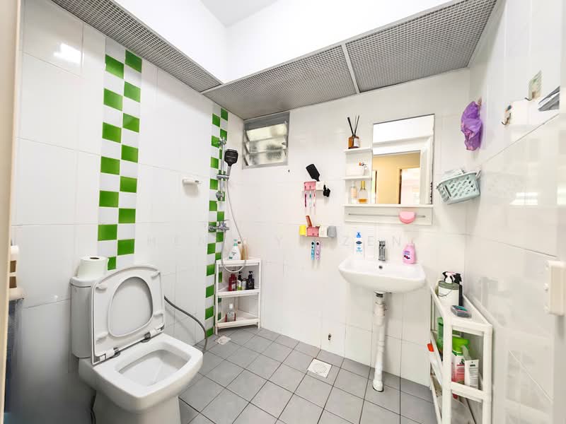 331B Anchorvale Street, 331B Anchorvale Street, 4 Bedrooms, 1,206 sqft, HDB Flat For Sale, by Heng Yi Zen, 500131524 - Bathroom - PropertyGuru.com.sg
