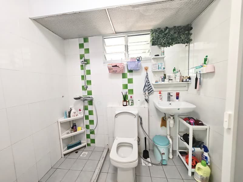 331B Anchorvale Street, 331B Anchorvale Street, 4 Bedrooms, 1,206 sqft, HDB Flat For Sale, by Heng Yi Zen, 500131524 - Bathroom - PropertyGuru.com.sg