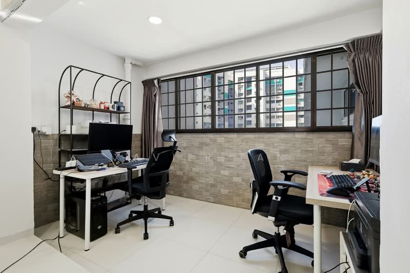 332 Jurong East Avenue 1, 332 Jurong East Avenue 1, 3 Bedrooms, 1,442 sqft, HDB Flat For Sale, by Xavier Tan, 500131534 - Study - PropertyGuru.com.sg
