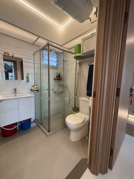 421C Northshore Drive, 421C Northshore Drive, 2 Bedrooms, 732 sqft, HDB Flat For Sale, by Yenn Ni, 500131549 - Bathroom - PropertyGuru.com.sg