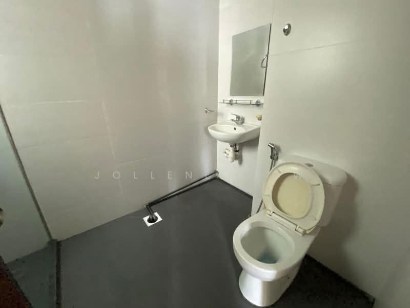 Pinevale, 6 Tampines Street 73, 3 Bedrooms, 1,388 sqft, Condominium For Rent, by Jollene Leow, 500131559 - Bathroom - PropertyGuru.com.sg
