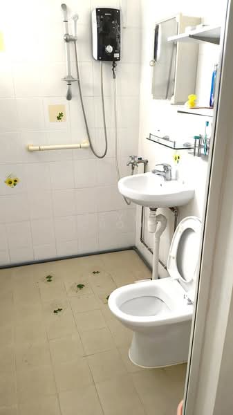 513 Hougang Avenue 10, 513 Hougang Avenue 10, Room Rental, 120 sqft, HDB Flat For Rent, by Steven Choo, 500131564 - Bathroom - PropertyGuru.com.sg