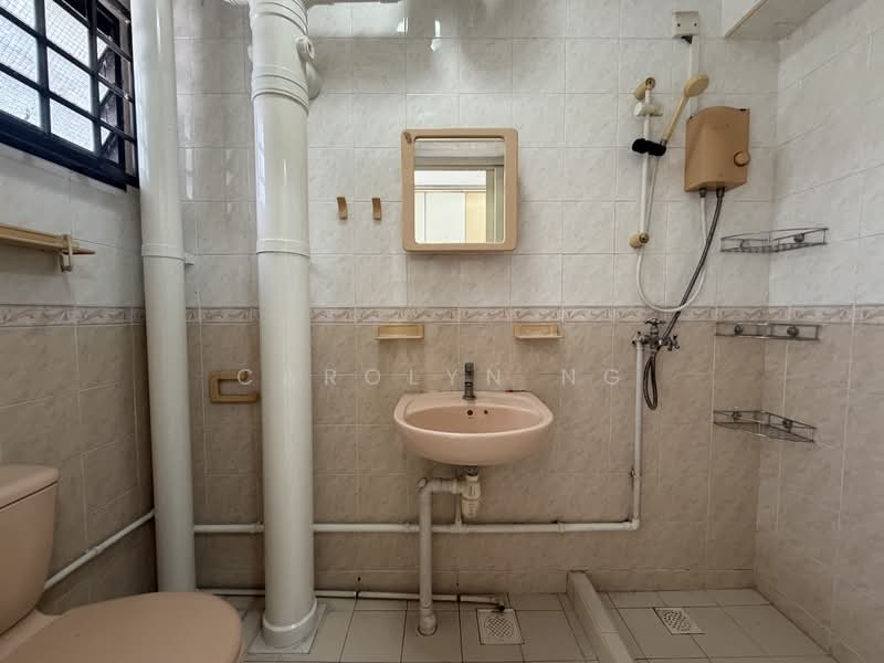 324A Sengkang East Way, 324A Sengkang East Way, 3 Bedrooms, 915 sqft, HDB Flat For Sale, by Carolyn Ng, 500131570 - Bathroom - PropertyGuru.com.sg