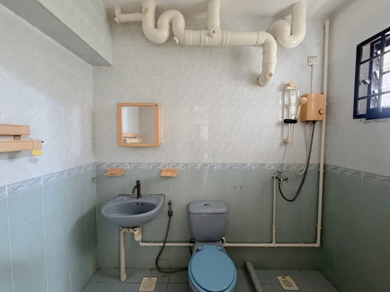 324A Sengkang East Way, 324A Sengkang East Way, 3 Bedrooms, 915 sqft, HDB Flat For Sale, by Carolyn Ng, 500131570 - Bathroom - PropertyGuru.com.sg