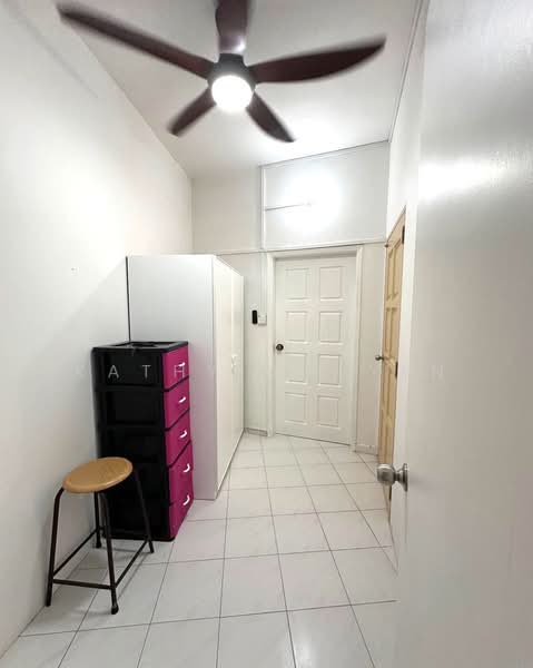 Sims 450 Centre, 450 Sims Avenue, Studio, 400 sqft, Walk-up Apartment For Rent, by Kathy Nguyen, 500131582 - Interior - PropertyGuru.com.sg