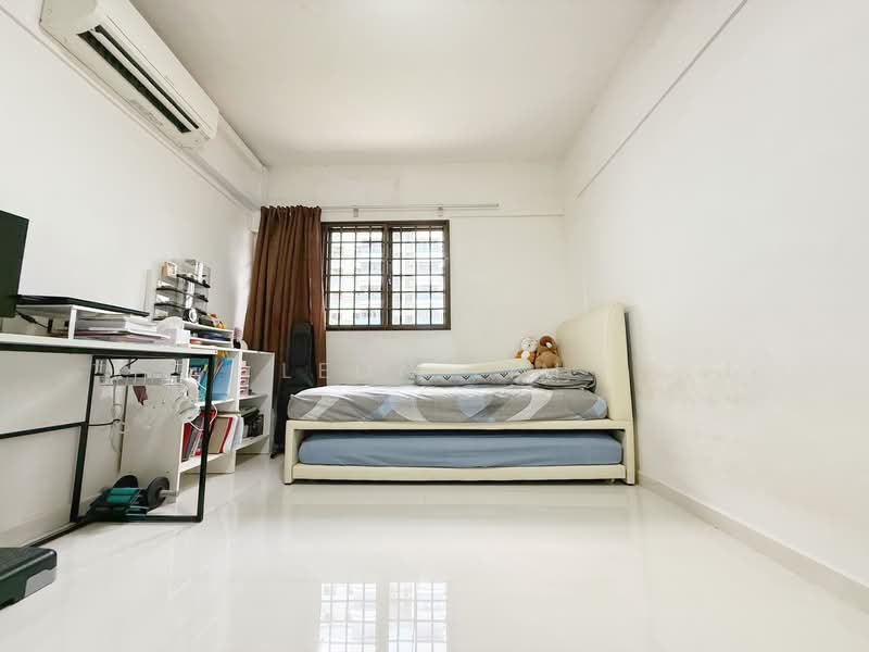 326 Ang Mo Kio Avenue 3, 326 Ang Mo Kio Avenue 3, 3 Bedrooms, 990 sqft, HDB Flat For Sale, by Leon Lim, 500131604 - Bedroom - PropertyGuru.com.sg