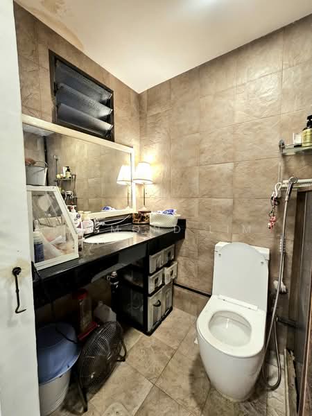42 Jalan Bahagia, 42 Jalan Bahagia, 2 Bedrooms, 1,270 sqft, HDB Flat For Sale, by Raymond Lim, 500131605 - Bathroom - PropertyGuru.com.sg