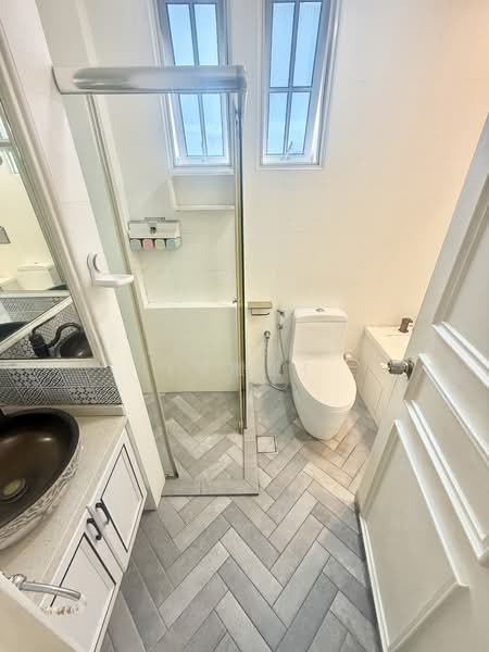 St. Patrick's Green, 49 St. Patrick's Road, 3 Bedrooms, 1,130 sqft, Condominium For Sale, by Zan Sim (沈瓒延), 500131662 - Bathroom - PropertyGuru.com.sg