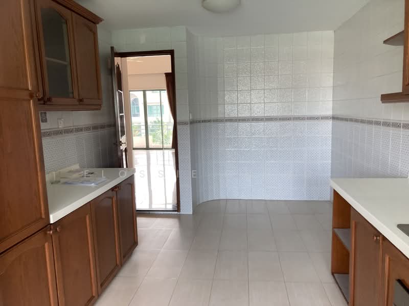 Gold Coast Condo, 360 Pasir Panjang Road, Room Rental, 300 sqft, Condominium For Rent, by Flossie Chang, 500131675 - Kitchen - PropertyGuru.com.sg
