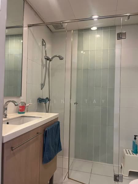 The Sail @ Marina Bay, 6 Marina Boulevard, 2 Bedrooms, 861 sqft, Condominium For Rent, by Elaine Tay, 500131682 - Bathroom - PropertyGuru.com.sg