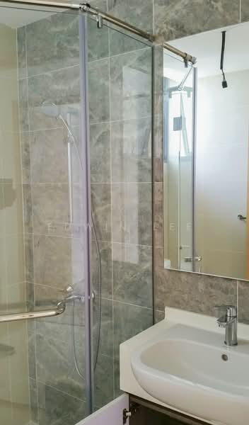 La Fiesta, Sengkang Square, 3 Bedrooms, 1,001 sqft, Condominium For Rent, by Edwin Lee, 500131717 - Bathroom - PropertyGuru.com.sg
