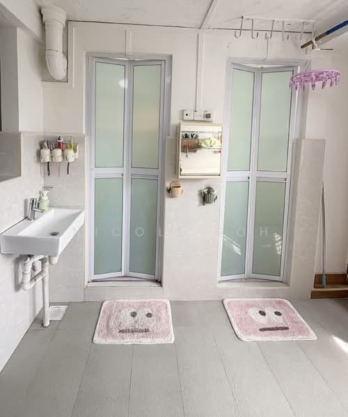 3 Lorong 7 Toa Payoh, 3 Lorong 7 Toa Payoh, 3 Bedrooms, 732 sqft, HDB Flat For Sale, by Nicole Soh, 500131720 - Bathroom - PropertyGuru.com.sg