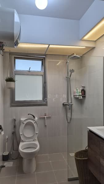 421A Northshore Drive, 421A Northshore Drive, 1 Bedroom, 506 sqft, HDB Flat For Sale, by Vincenk Loke, 500131725 - Bathroom - PropertyGuru.com.sg