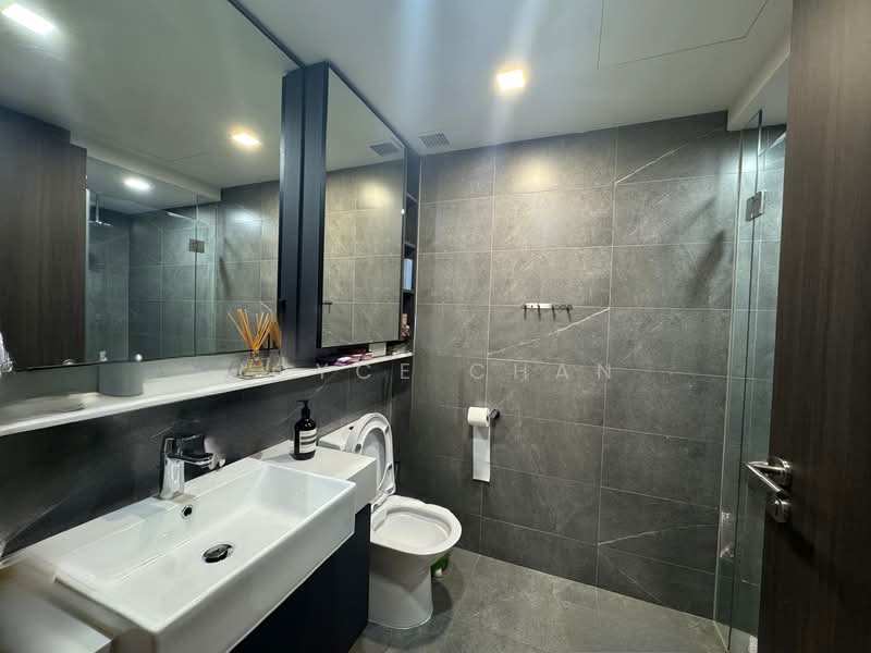 Riverfront Residences, 41 Hougang Avenue 7, 2 Bedrooms, 721 sqft, Condominium For Sale, by Joyce Chan, 500131746 - Bathroom - PropertyGuru.com.sg