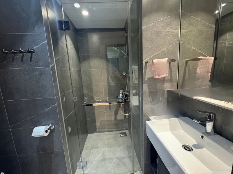 Riverfront Residences, 41 Hougang Avenue 7, 2 Bedrooms, 721 sqft, Condominium For Sale, by Joyce Chan, 500131746 - Bathroom - PropertyGuru.com.sg