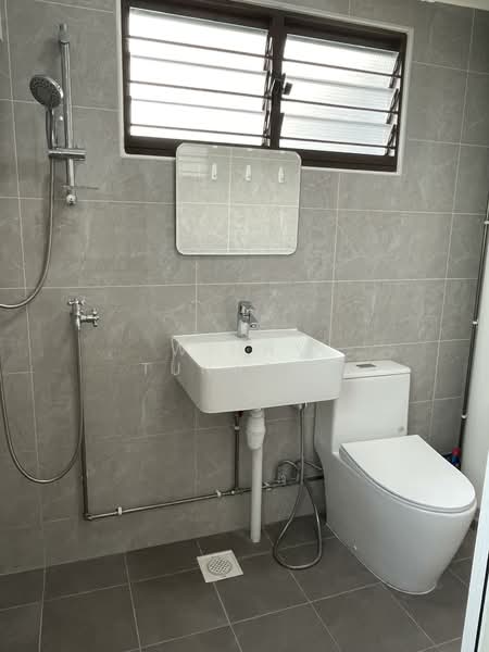 138 Simei Street 1, 138 Simei Street 1, 3 Bedrooms, 1,313 sqft, HDB Flat For Rent, by Winny Tunardy, 500131767 - Bathroom 2 - PropertyGuru.com.sg