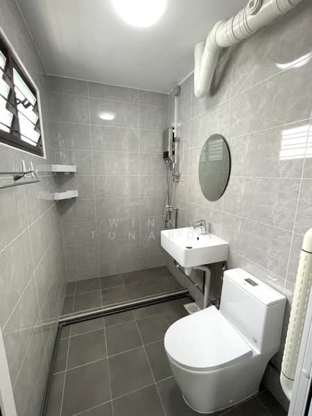 138 Simei Street 1, 138 Simei Street 1, 3 Bedrooms, 1,313 sqft, HDB Flat For Rent, by Winny Tunardy, 500131767 - Bathroom 1 - PropertyGuru.com.sg