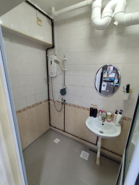 102D Punggol Field, 102D Punggol Field, 3 Bedrooms, 1,184 sqft, HDB Flat For Sale, by Sut M S, 500131770 - Bathroom - PropertyGuru.com.sg