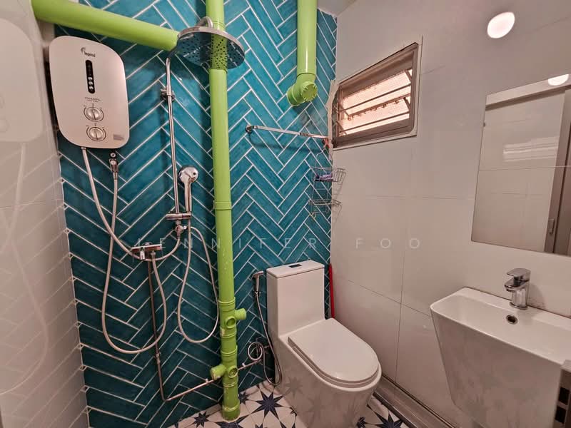 223 Ang Mo Kio Avenue 1, 223 Ang Mo Kio Avenue 1, 2 Bedrooms, 721 sqft, HDB Flat For Rent, by Jennifer Foo, 500131773 - Bathroom - PropertyGuru.com.sg