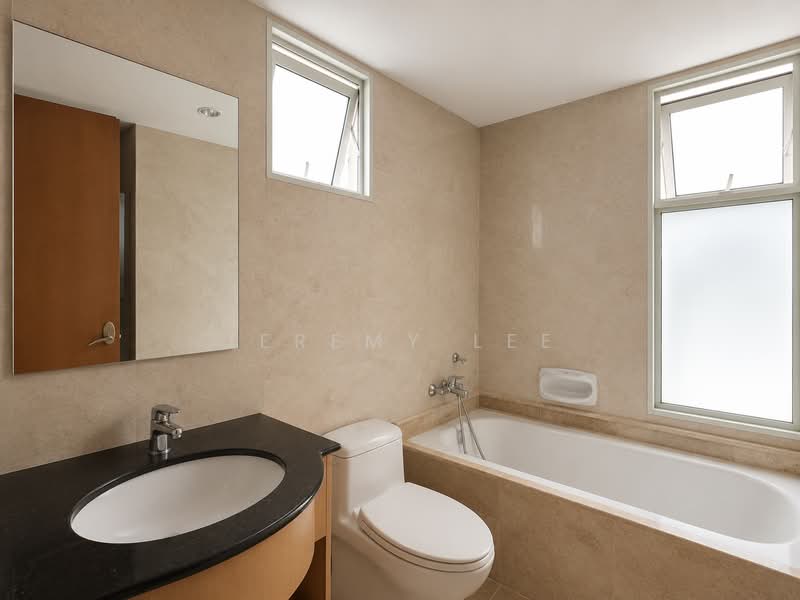 Queens, 12 Stirling Road, 3 Bedrooms, 1,184 sqft, Condominium For Rent, by Jeremy Lee, 500131786 - Bathroom - PropertyGuru.com.sg