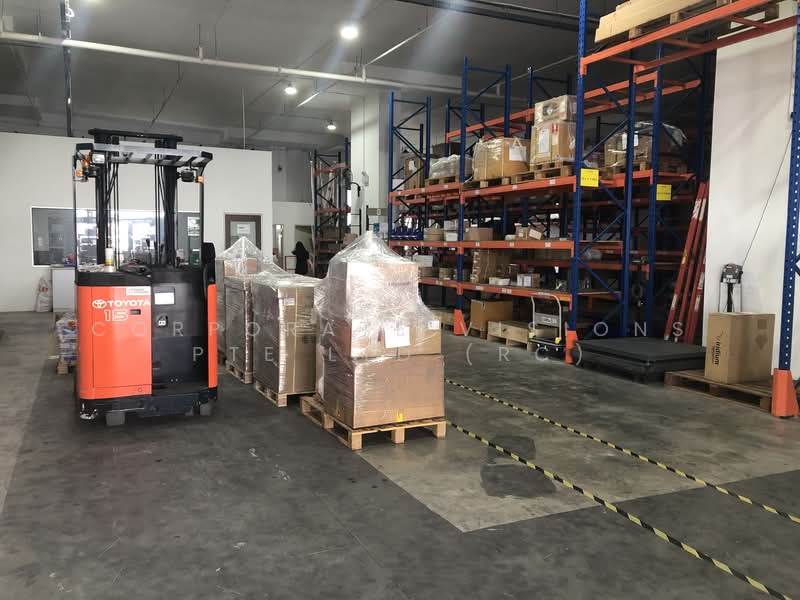 Bukit Batok Ground Floor 2200sqft B1 Industrial Space, Suit Car Accessories / Audio Light Manufacturing Call 96858829, 2,230 sqft, Light Industrial (B1) For Rent, by RONN, 500131809 - Interior - CommercialGuru.com.sg