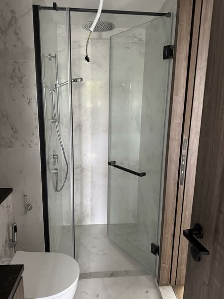 Sceneca Residence, Tanah Merah Kechil Link, 3 Bedrooms, 1,163 sqft, Condominium For Rent, by James ., 500131815 - Bathroom - PropertyGuru.com.sg