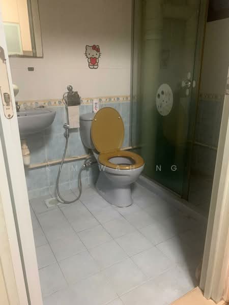 75C Redhill Road, 75C Redhill Road, 3 Bedrooms, 1,238 sqft, HDB Flat For Sale, by Kim Wah Ng, 500131821 - Bathroom - PropertyGuru.com.sg