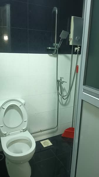 623 Bukit Batok Central, 623 Bukit Batok Central, 3 Bedrooms, 1,119 sqft, HDB Flat For Rent, by Rose Latha, 500131822 - Bathroom - PropertyGuru.com.sg