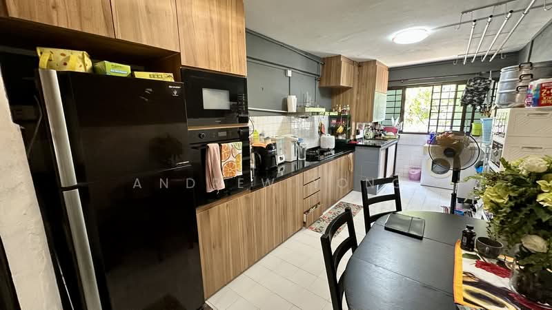 559 Ang Mo Kio Avenue 10, 559 Ang Mo Kio Avenue 10, 2 Bedrooms, 732 sqft, HDB Flat For Sale, by Andrew Yong, 500131825 - Kitchen - PropertyGuru.com.sg
