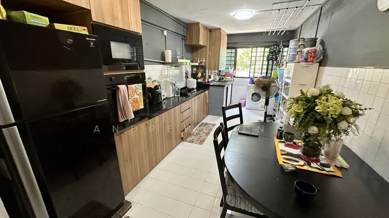 559 Ang Mo Kio Avenue 10, 559 Ang Mo Kio Avenue 10, 2 Bedrooms, 732 sqft, HDB Flat For Sale, by Andrew Yong, 500131825 - Kitchen - PropertyGuru.com.sg