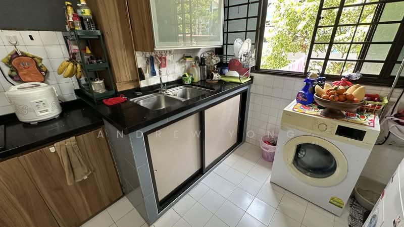559 Ang Mo Kio Avenue 10, 559 Ang Mo Kio Avenue 10, 2 Bedrooms, 732 sqft, HDB Flat For Sale, by Andrew Yong, 500131825 - Kitchen - PropertyGuru.com.sg