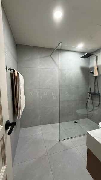 Carissa Park Condo, 2 Flora Drive, 3 Bedrooms, 1,238 sqft, Condominium For Sale, by Dennis Lim, 500131826 - Bathroom - PropertyGuru.com.sg