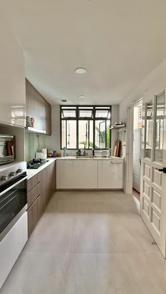Carissa Park Condo, 2 Flora Drive, 3 Bedrooms, 1,238 sqft, Condominium For Sale, by Dennis Lim, 500131826 - Kitchen - PropertyGuru.com.sg